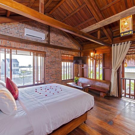 Wooden Lodge Homestay Hoian Хойан Экстерьер фото