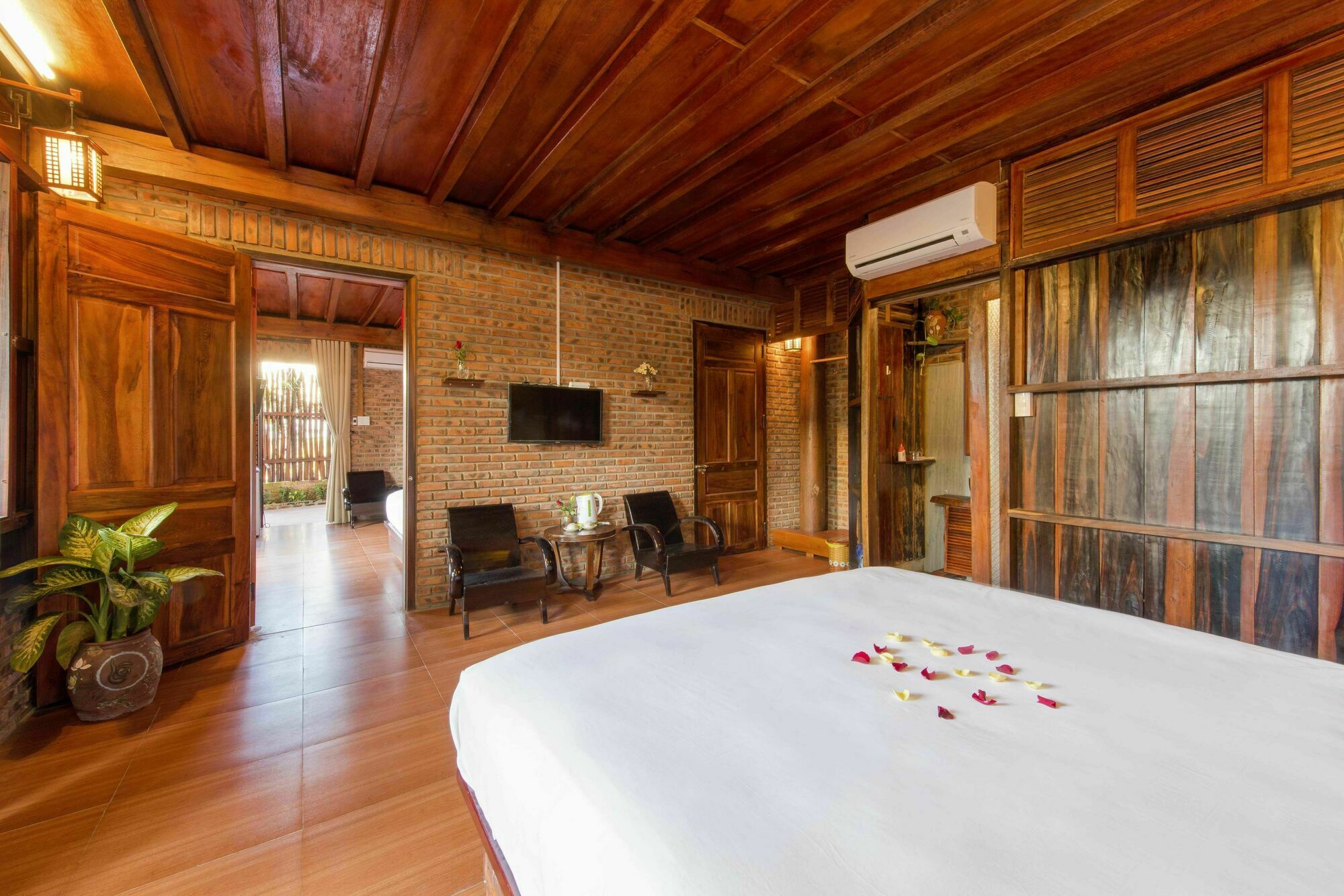 Wooden Lodge Homestay Hoian Хойан Экстерьер фото